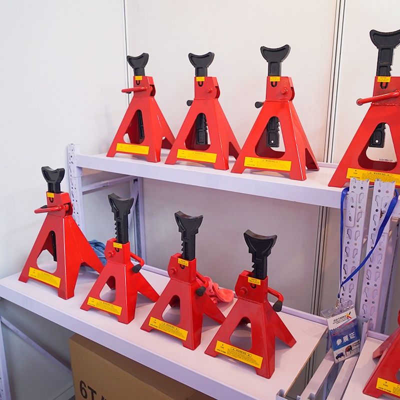 Garage hydraulique Durable de  - Heavy Equipment Jack Stands avis et prix